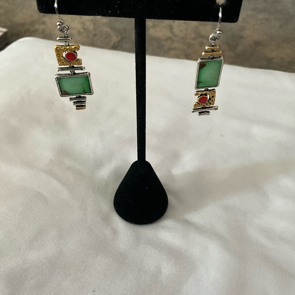 Wire Hook Earrings NWOT